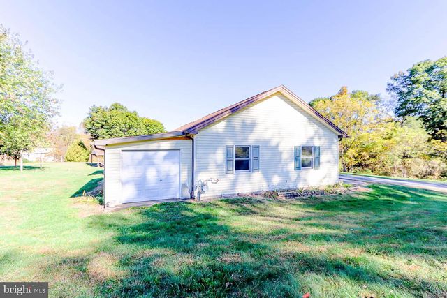 10 FLATLAND RD, Lewistown, PA 17044