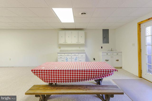 10 FLATLAND RD, Lewistown, PA 17044