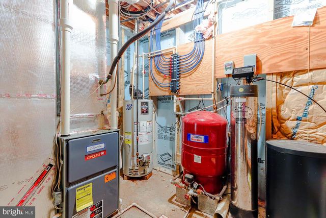 10 FLATLAND RD, Lewistown, PA 17044