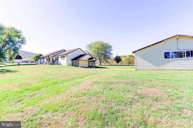 10 FLATLAND RD, Lewistown, PA 17044