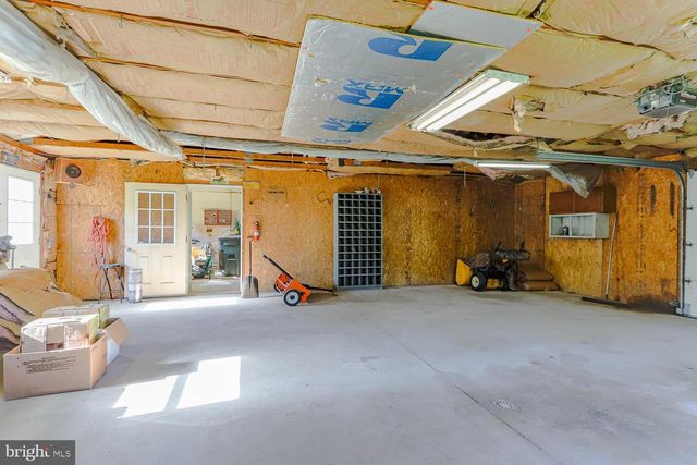 10 FLATLAND RD, Lewistown, PA 17044