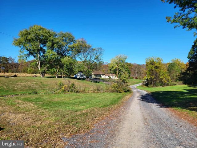 10 FLATLAND RD, Lewistown, PA 17044