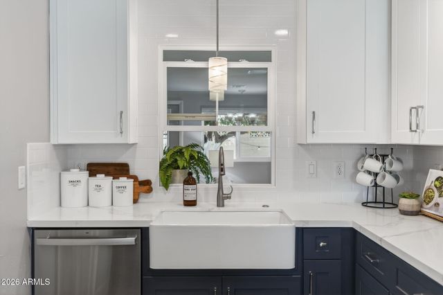 3839 E VERNON Avenue, Phoenix, AZ 85008