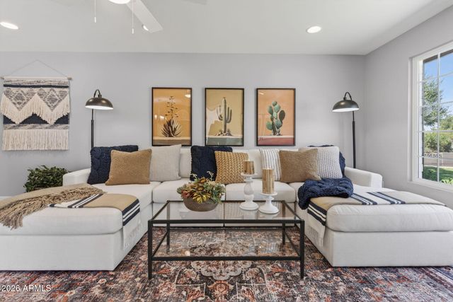 3839 E VERNON Avenue, Phoenix, AZ 85008
