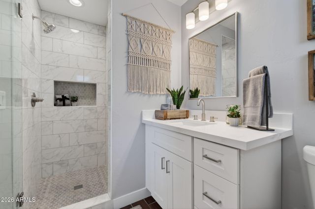 3839 E VERNON Avenue, Phoenix, AZ 85008