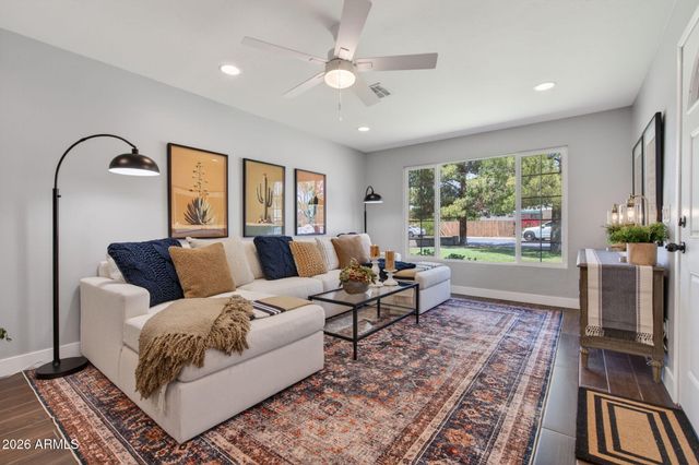 3839 E VERNON Avenue, Phoenix, AZ 85008