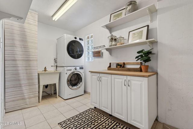 3839 E VERNON Avenue, Phoenix, AZ 85008