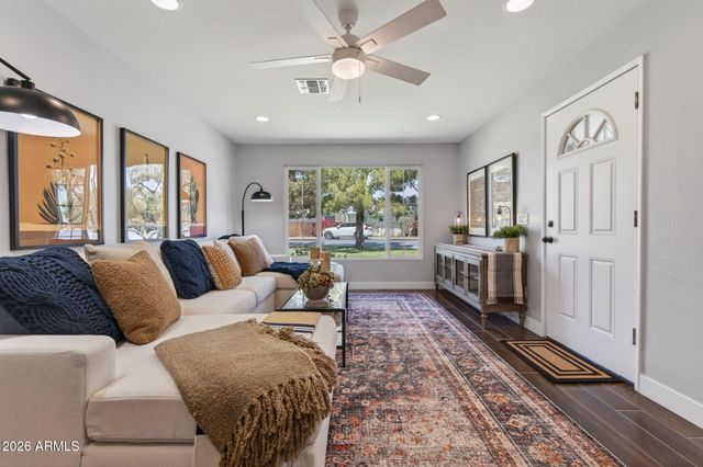 3839 E VERNON Avenue, Phoenix, AZ 85008