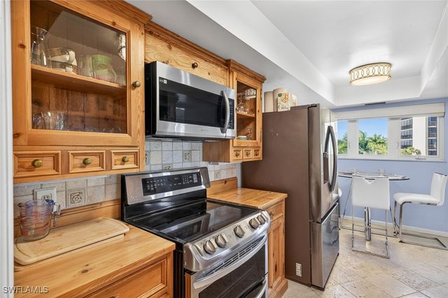 6020 PELICAN BAY BLVD E302, Naples, FL 34108