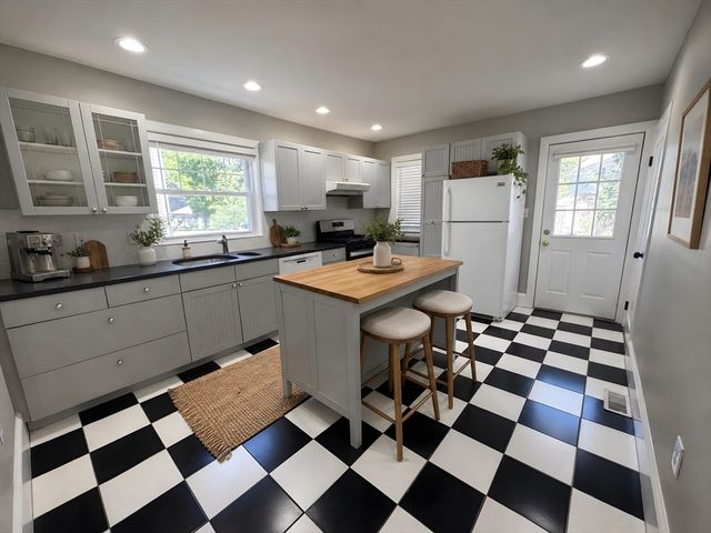 1581 Washington St 1, Newton, MA 02465