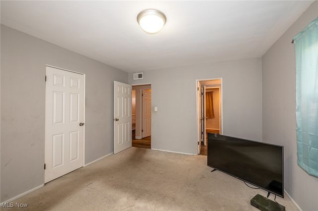 670 Hemlock Drive, Euclid, OH 44132