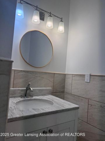 900 Middle Street, Lansing, MI 48915