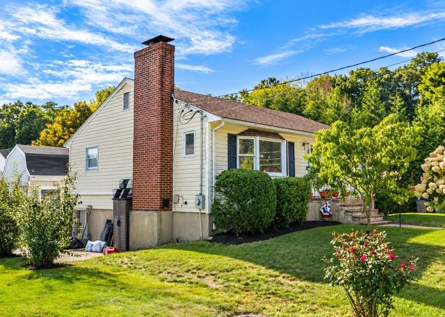 50 Hatherly Road, Waltham, MA 02451