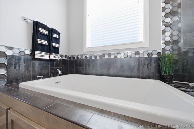 405 E 127th Place S, Jenks, OK 74037