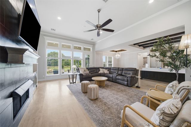 405 E 127th Place S, Jenks, OK 74037