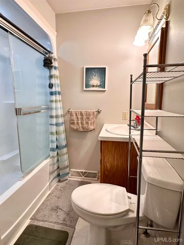 301 Cleveland Avenue, Kingsford, MI 49802