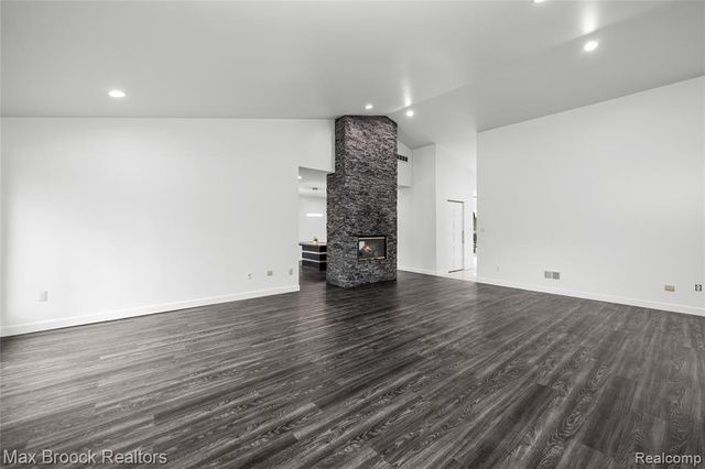 3332 Barlyn Lane, Bloomfield Hills, MI 48302