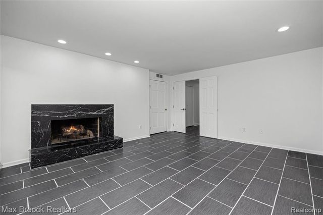 3332 Barlyn Lane, Bloomfield Hills, MI 48302