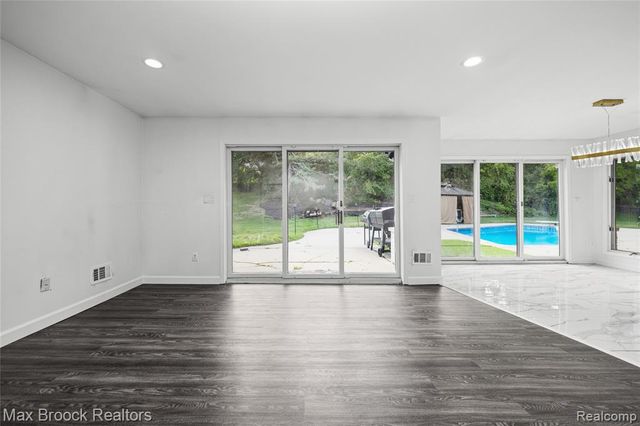 3332 Barlyn Lane, Bloomfield Hills, MI 48302