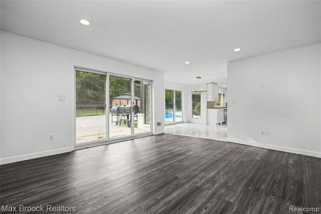 3332 Barlyn Lane, Bloomfield Hills, MI 48302