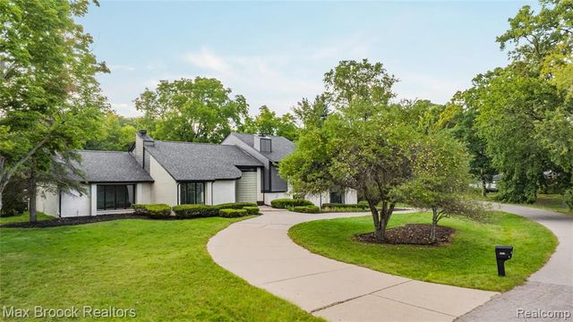 3332 Barlyn Lane, Bloomfield Hills, MI 48302