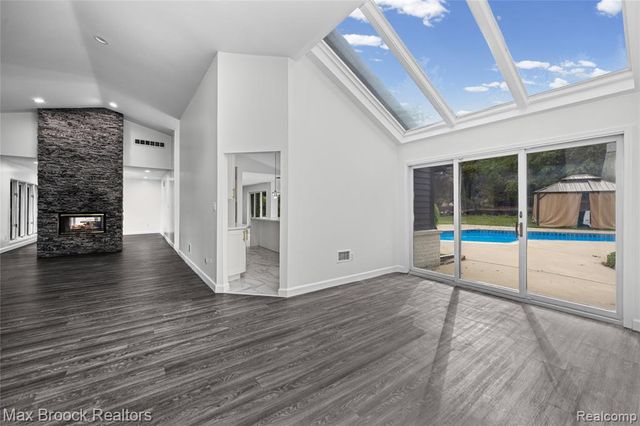 3332 Barlyn Lane, Bloomfield Hills, MI 48302