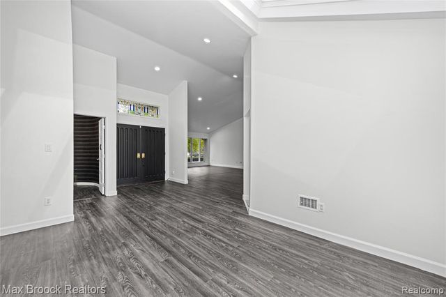 3332 Barlyn Lane, Bloomfield Hills, MI 48302