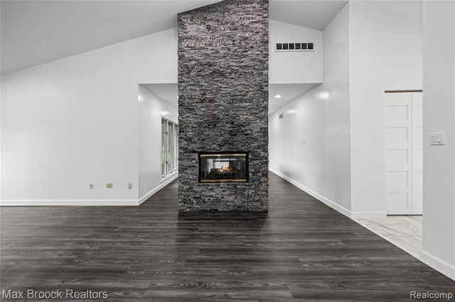 3332 Barlyn Lane, Bloomfield Hills, MI 48302