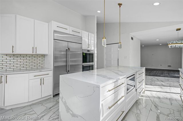 3332 Barlyn Lane, Bloomfield Hills, MI 48302