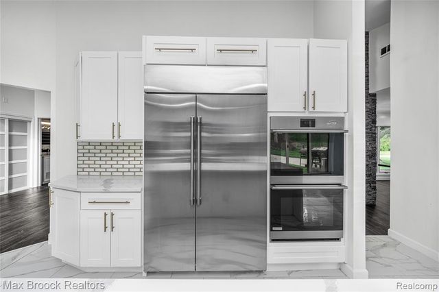 3332 Barlyn Lane, Bloomfield Hills, MI 48302