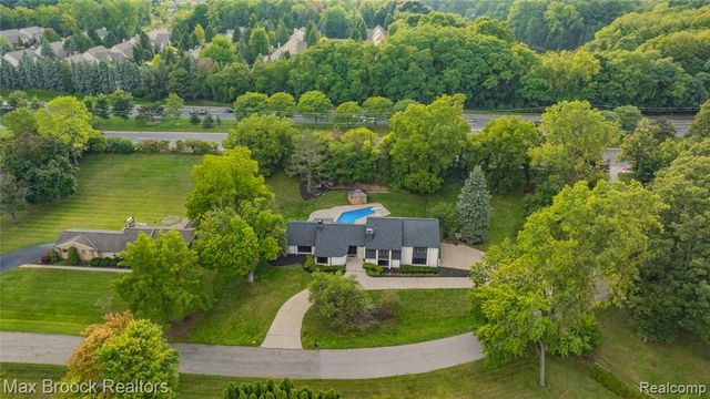 3332 Barlyn Lane, Bloomfield Hills, MI 48302