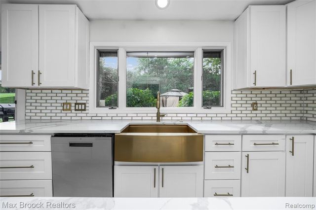 3332 Barlyn Lane, Bloomfield Hills, MI 48302
