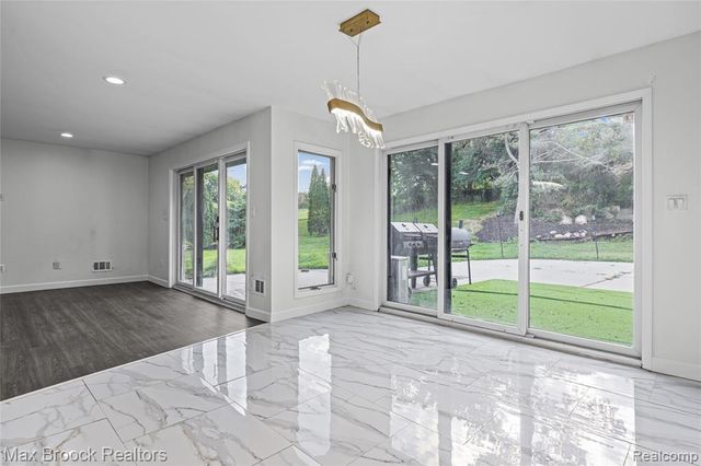 3332 Barlyn Lane, Bloomfield Hills, MI 48302