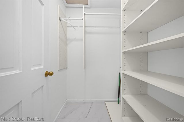 3332 Barlyn Lane, Bloomfield Hills, MI 48302