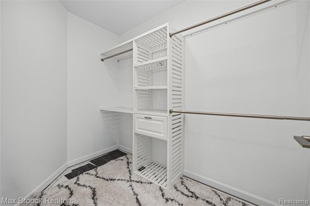 3332 Barlyn Lane, Bloomfield Hills, MI 48302