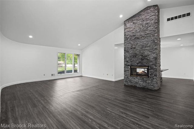 3332 Barlyn Lane, Bloomfield Hills, MI 48302