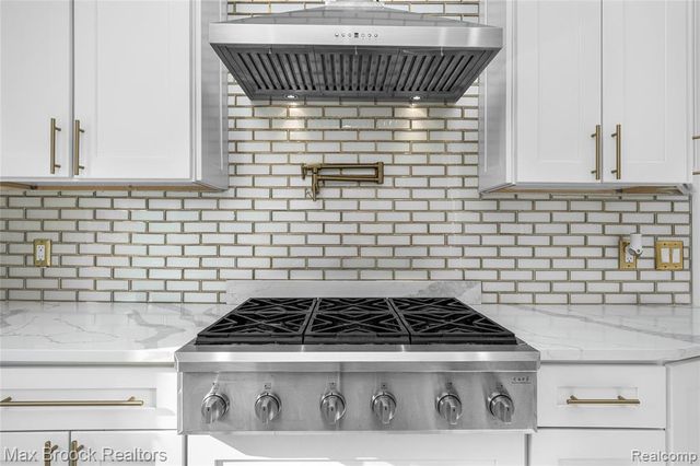 3332 Barlyn Lane, Bloomfield Hills, MI 48302