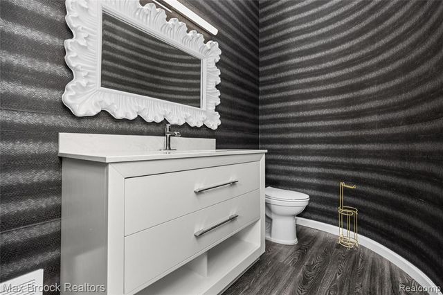 3332 Barlyn Lane, Bloomfield Hills, MI 48302