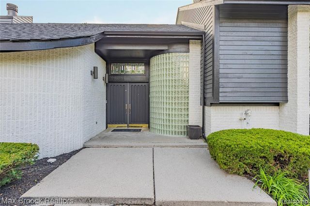 3332 Barlyn Lane, Bloomfield Hills, MI 48302