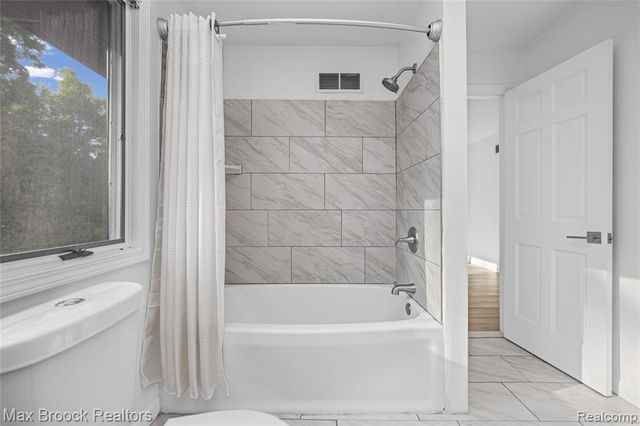 3332 Barlyn Lane, Bloomfield Hills, MI 48302