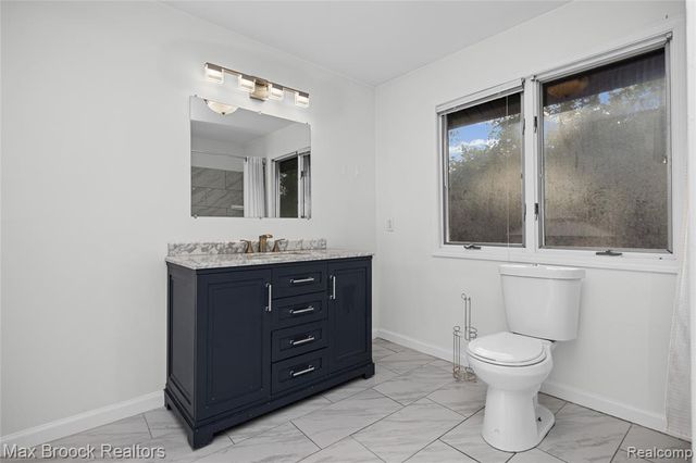 3332 Barlyn Lane, Bloomfield Hills, MI 48302