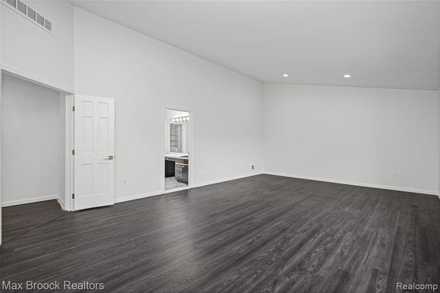 3332 Barlyn Lane, Bloomfield Hills, MI 48302