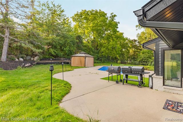 3332 Barlyn Lane, Bloomfield Hills, MI 48302