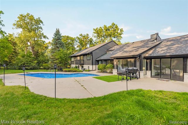 3332 Barlyn Lane, Bloomfield Hills, MI 48302