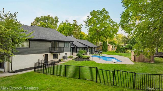 3332 Barlyn Lane, Bloomfield Hills, MI 48302