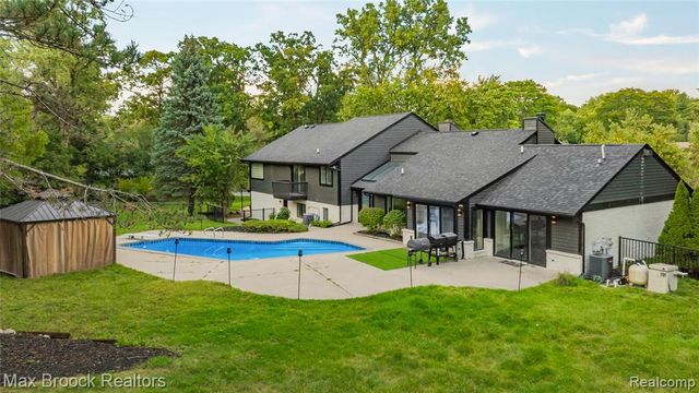3332 Barlyn Lane, Bloomfield Hills, MI 48302