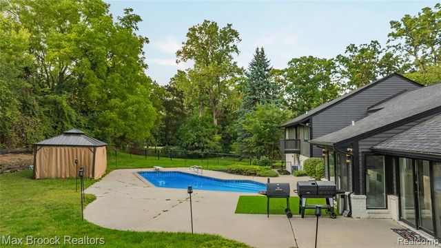 3332 Barlyn Lane, Bloomfield Hills, MI 48302