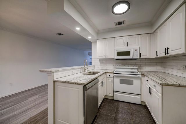 2513 Bering Drive 7, Houston, TX 77057