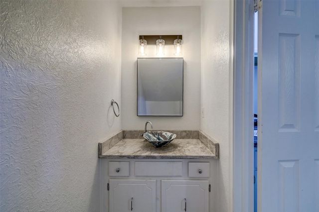 2513 Bering Drive 7, Houston, TX 77057