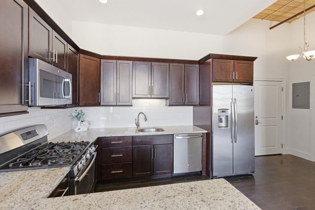 491 Dutton Street 305, Lowell, MA 01854